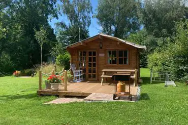 Woodpecker cabin