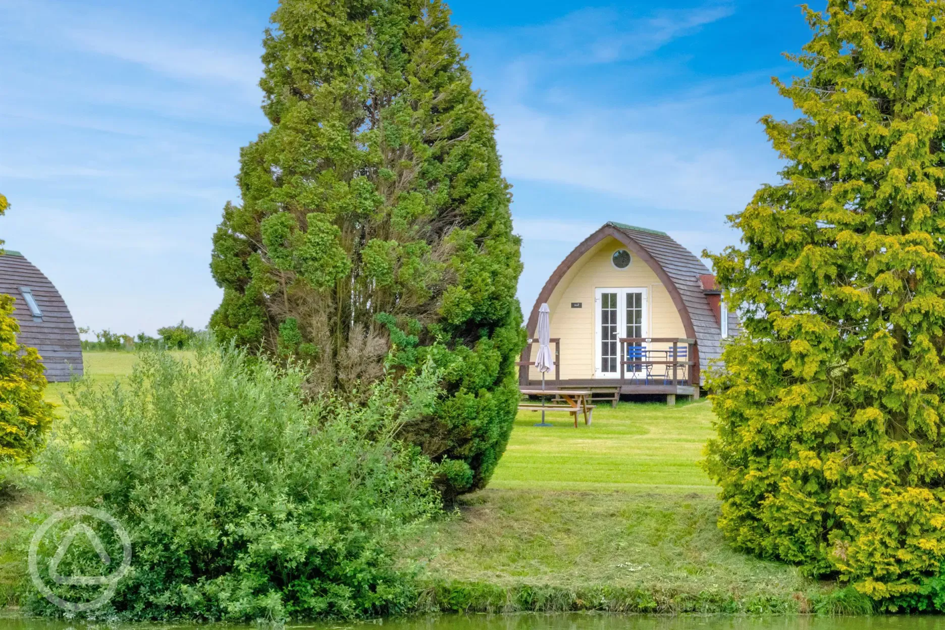 Small glamping pod