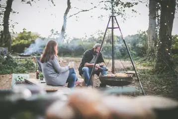 Fire pit and tripod BBQ