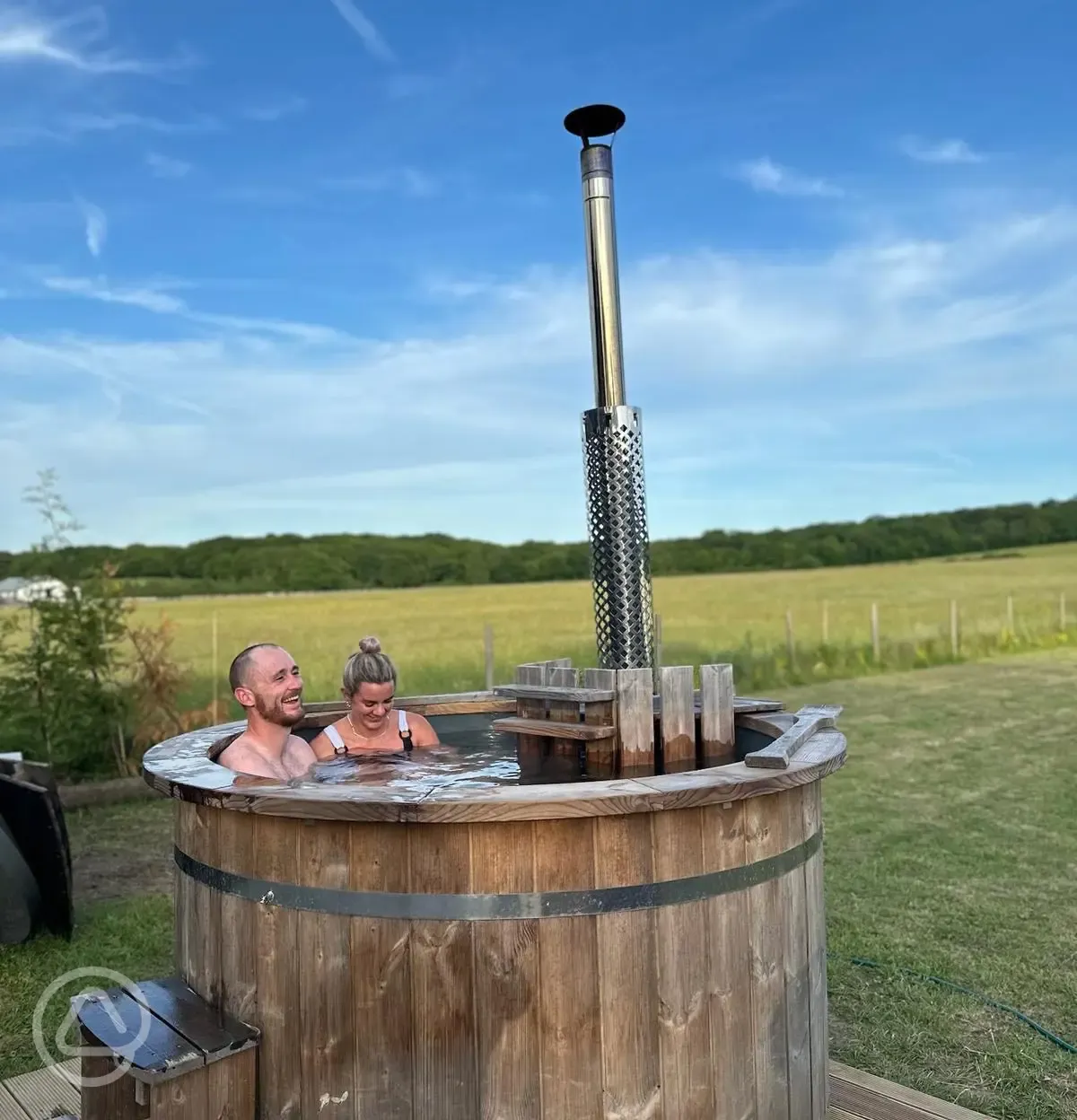 Wellness area - wood-fired hot tub 