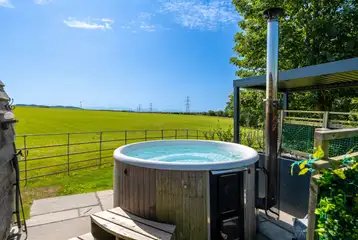 Pabi glamping pod with a hot tub and countryside views Pabi glamping pod with a hot tub and countryside views