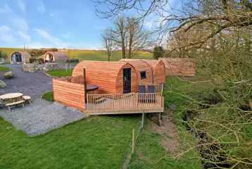 Llys y Llwynogod pod (sleeping five) with a sheltered wood-fired hot tub