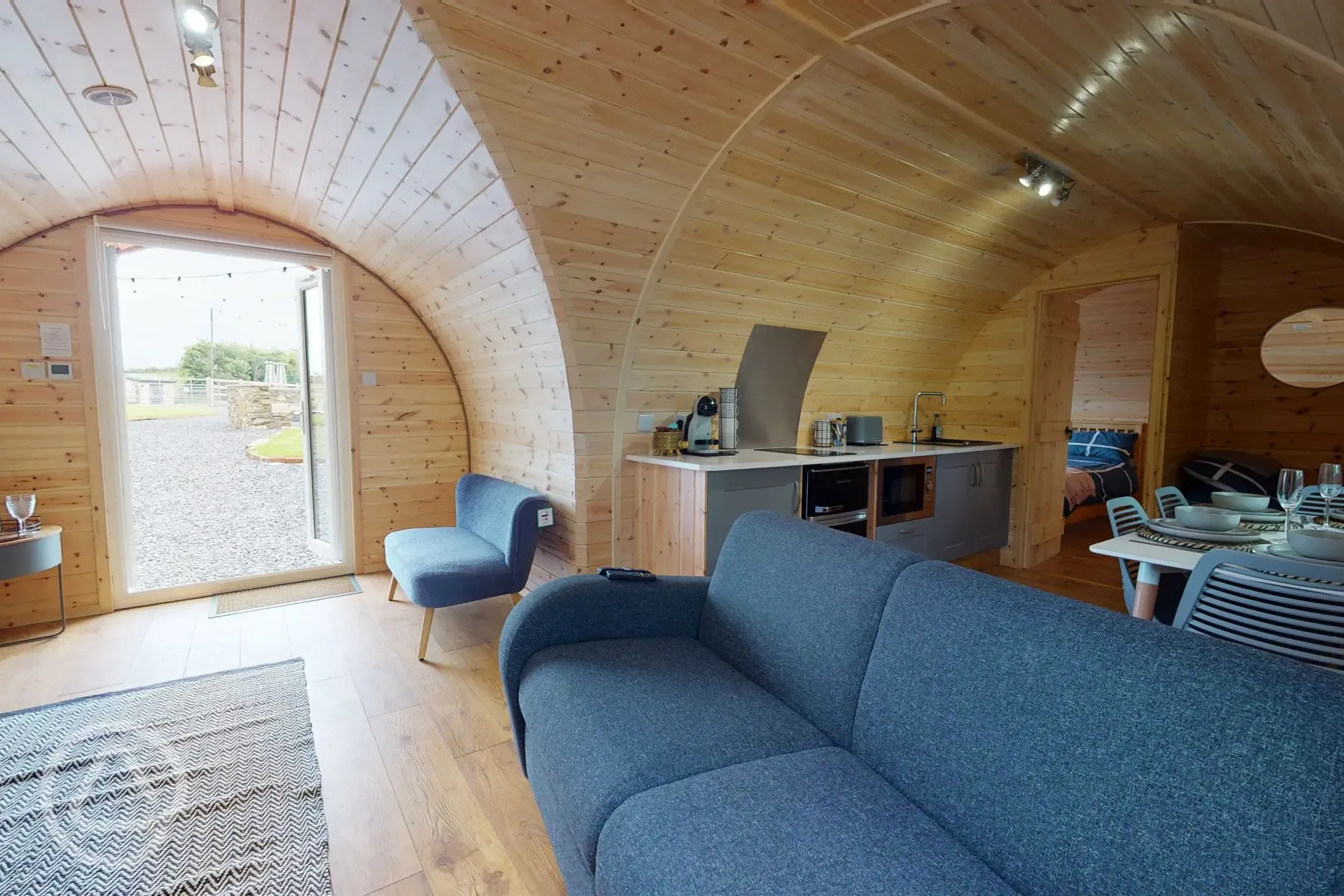 Llys Y Llwynogod pod interior