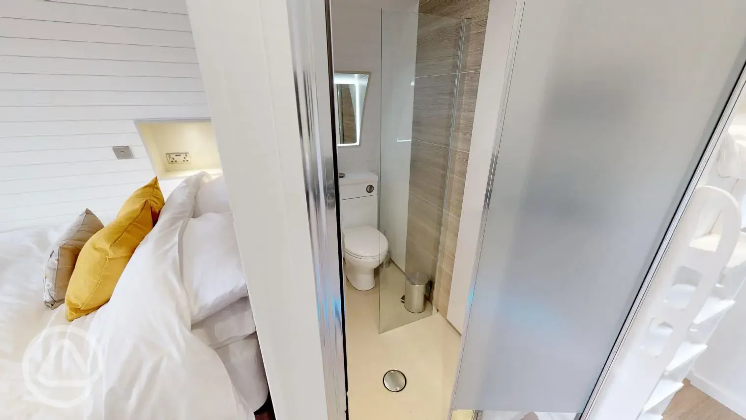 Ensuite glamping pod bathroom