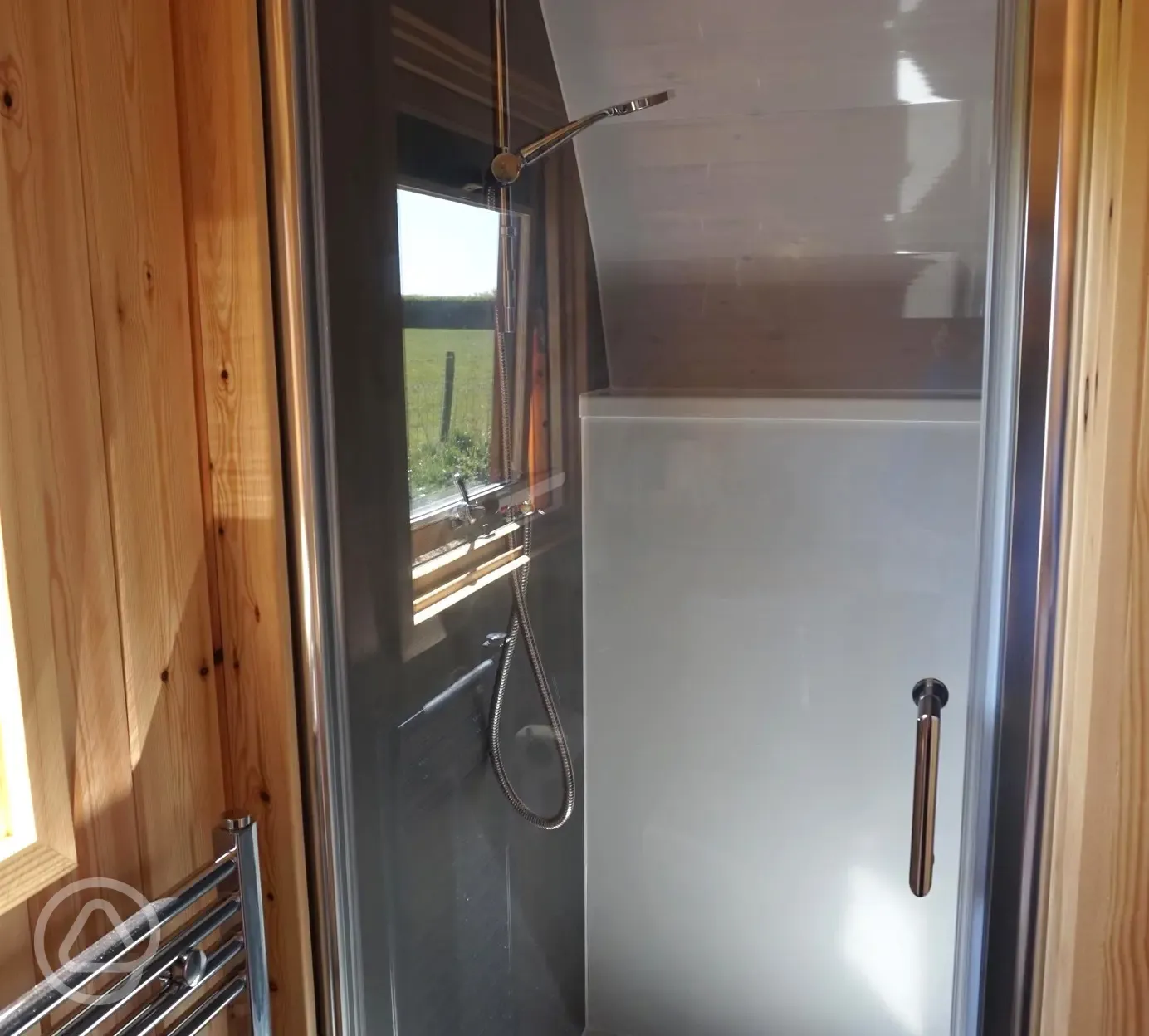 Ensuite glamping pod - shower