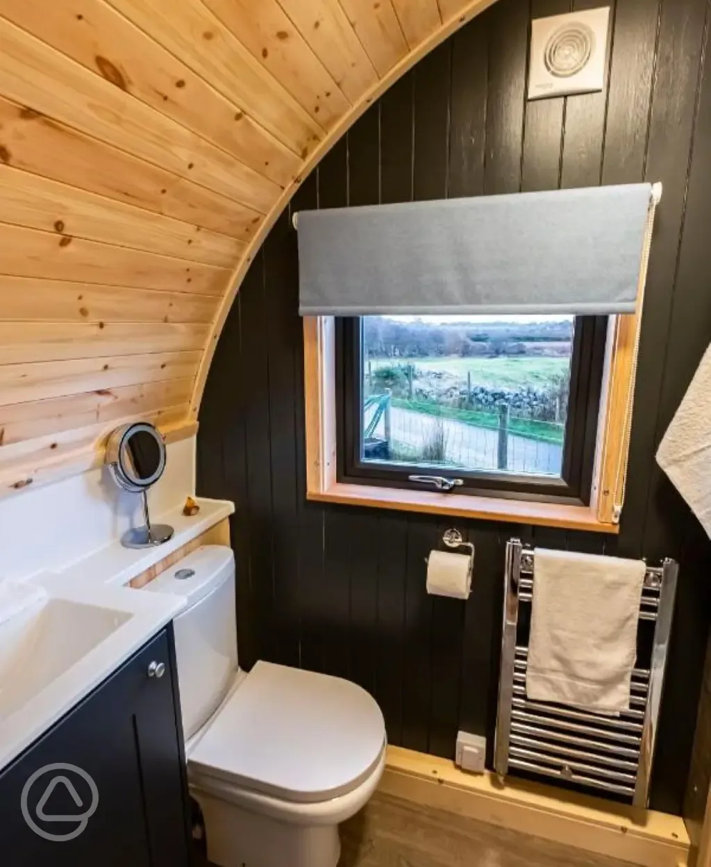 Honeymoon suite pod with hot tub ensuite