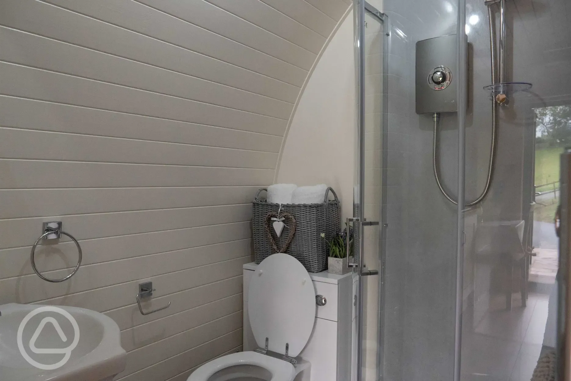 Glamping pod ensuite