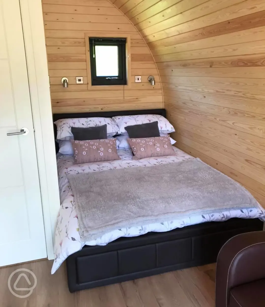 Glamping pod double bed