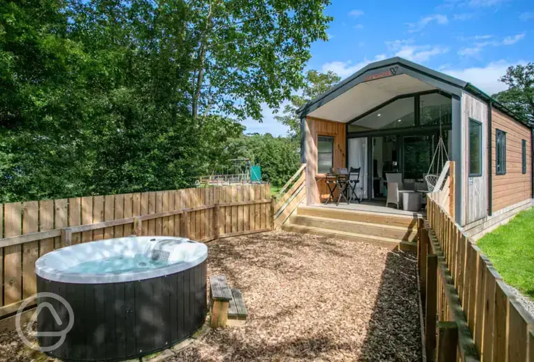 Stargazer glamping cabin with hot tubs and fenced garden areas