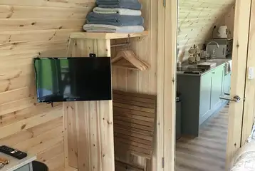 Extending TV/DVD players and hanging space