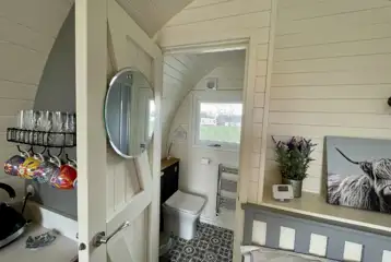Luxury ensuite glamping pod with an outdoor hot tub - ensuite Luxury ensuite glamping pod with an outdoor hot tub - ensuite