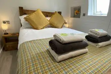 Eight person (Severn) pod double bedroom with bedding Eight person (Severn) pod double bedroom with bedding