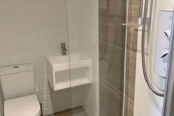 Six person (Wye) pod ensuite with toiletries and towels Six person (Wye) pod ensuite with toiletries and towels