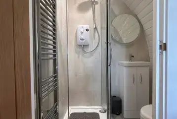 Edw glamping pod ensuite bathroom