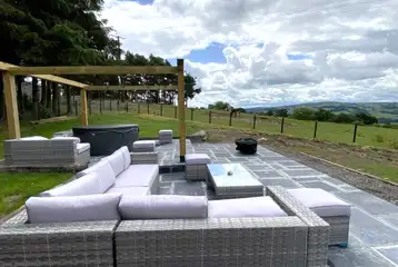 Eight person (Severn) pod with a large patio and hot tub Eight person (Severn) pod with a large patio and hot tub