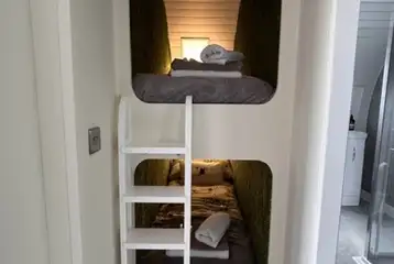 Gwesyn glamping pod bunk beds with bedding