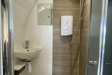 Three person (Chwefru and Irfon) pod ensuite wet room with toiletries Three person (Chwefru and Irfon) pod ensuite wet room with toiletries