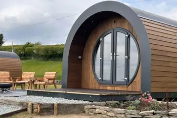 Gwesyn ensuite glamping pod (six person pod)