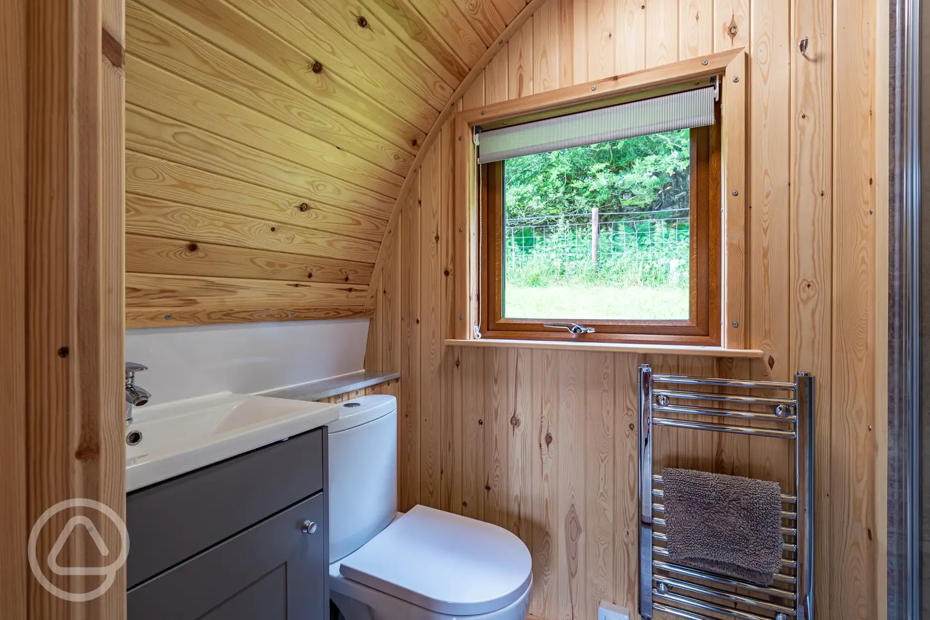 Glamping pod with bunk beds ensuite