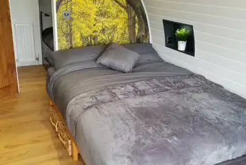 Glamping pod double bed