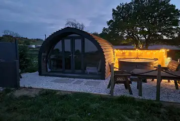 Robin glamping pod and hot tub at night Robin glamping pod and hot tub at night