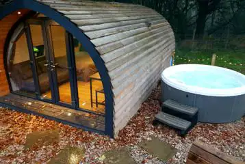 Glamping pod with hot tub