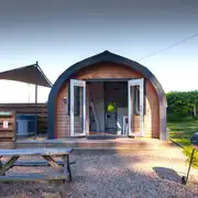 The Roost glamping pod with a picnic bench, hot tub and BBQ The Roost glamping pod with a picnic bench, hot tub and BBQ