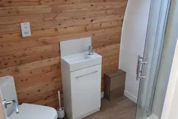 The Den and Roost glamping pod ensuite with shower, toilet and sink The Den and Roost glamping pod ensuite with shower, toilet and sink