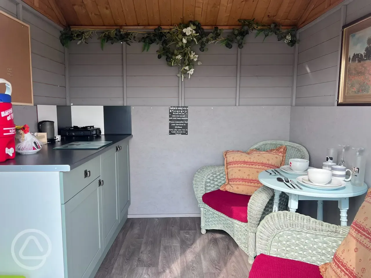 Poppy cabin kitchen and seating 
