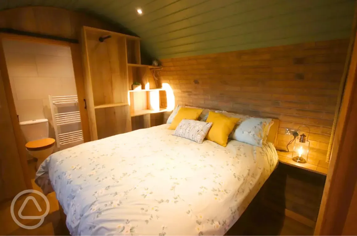 Pheasant's Roost glamping pod double bedroom