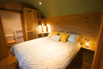 Pheasant's Roost glamping pod double bedroom