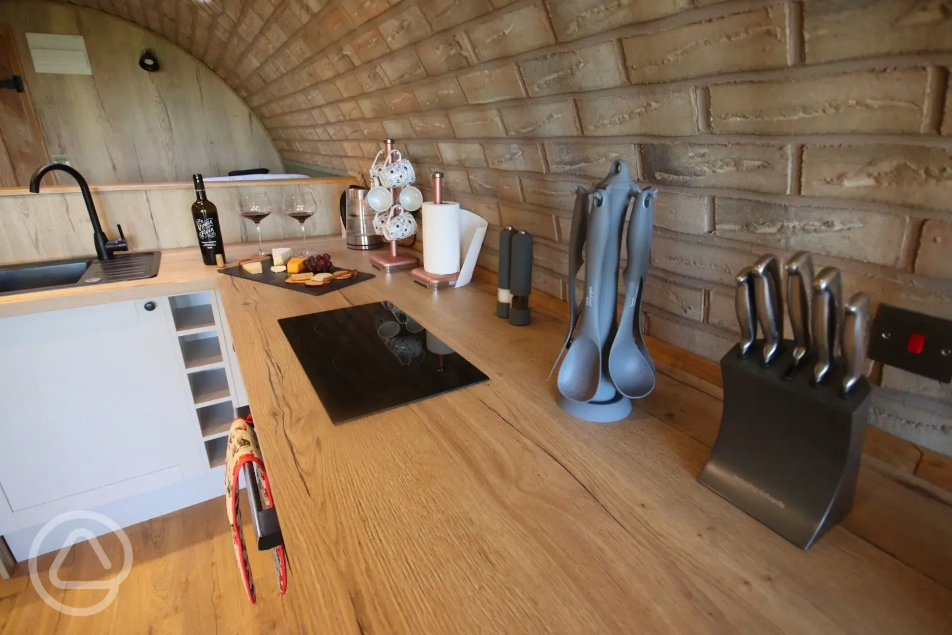 Hare's View glamping pod kitchen