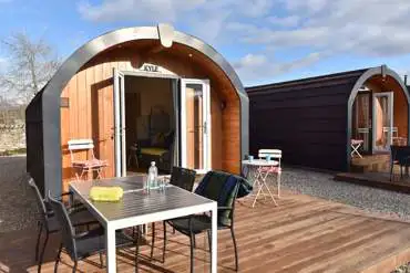 Ensuite glamping pod outdoor seating area