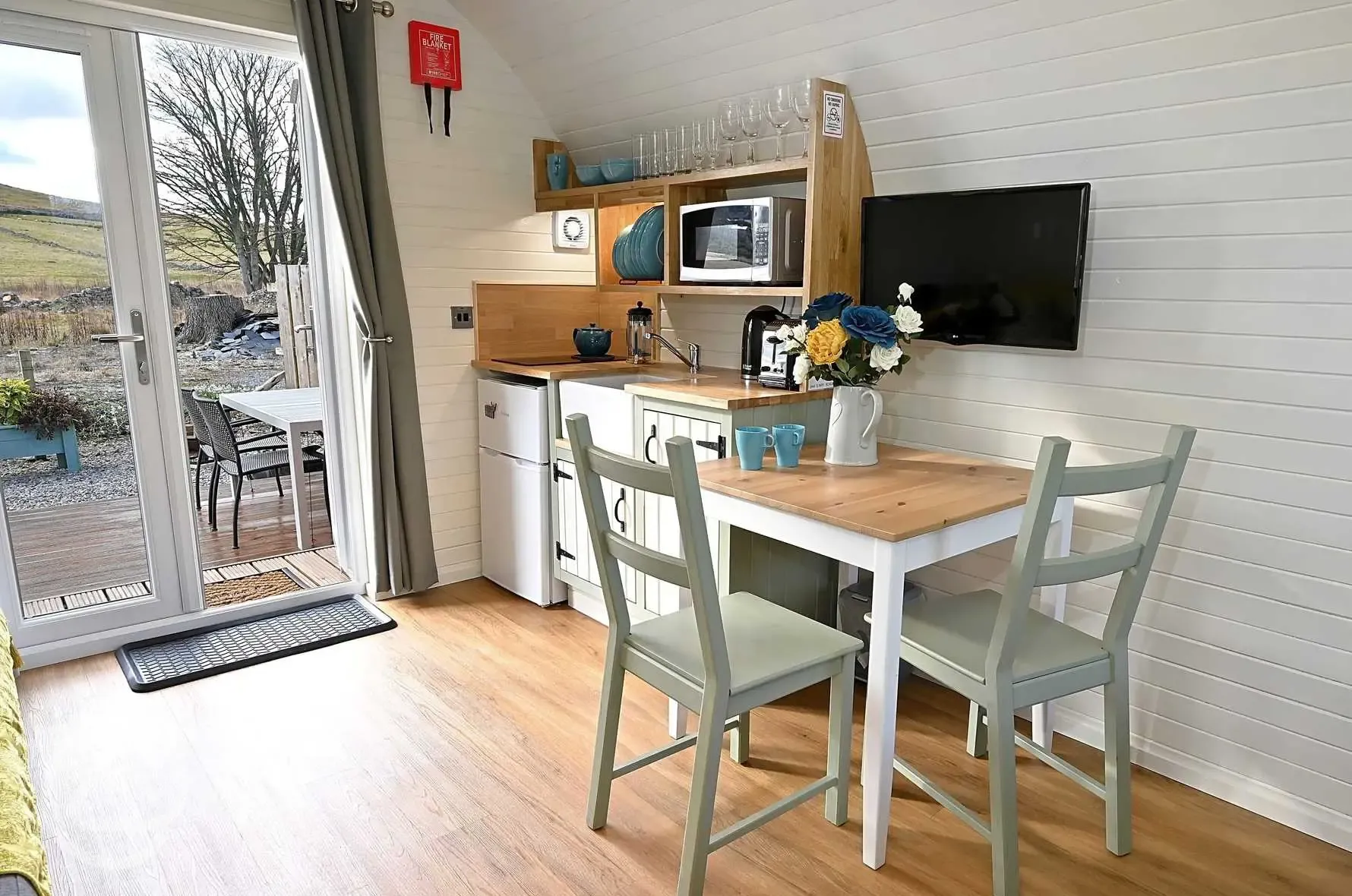 Ensuite glamping pod kitchenette