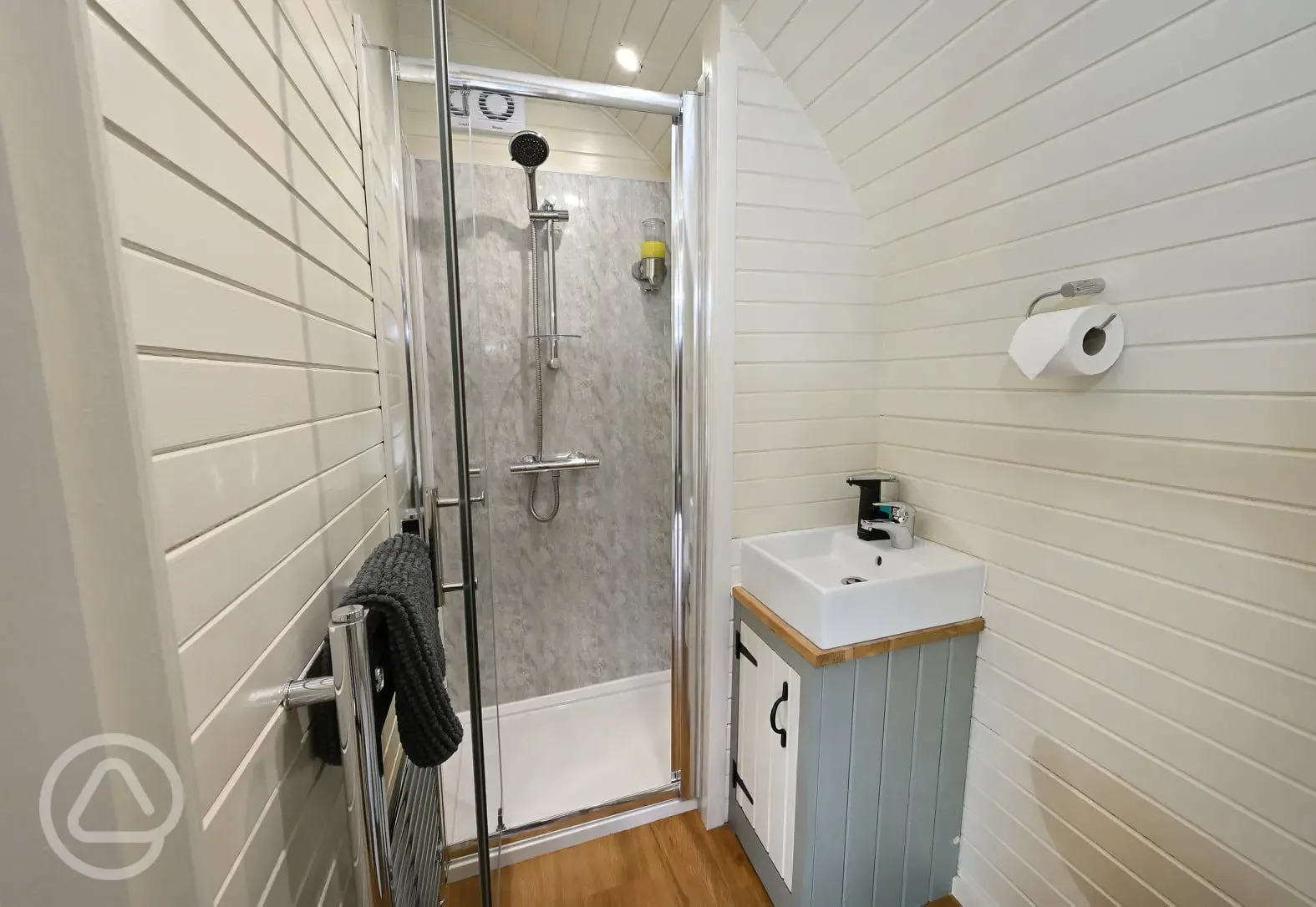 Ensuite glamping pod bathroom