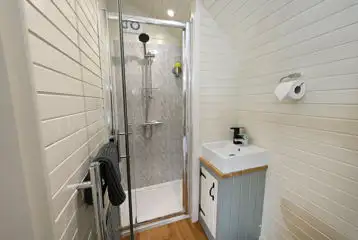 Ensuite glamping pod bathroom