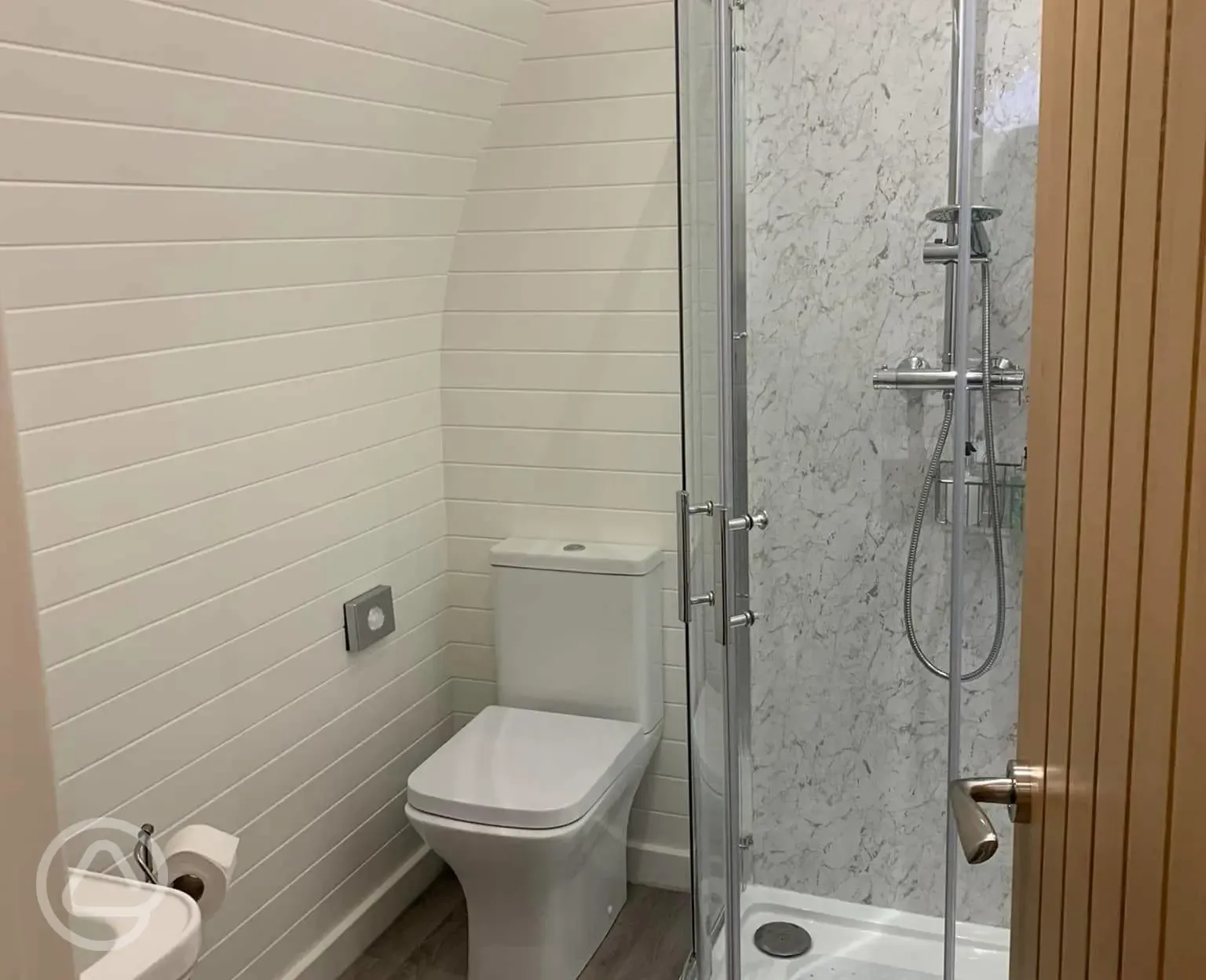 White Clover ensuite pod bathroom