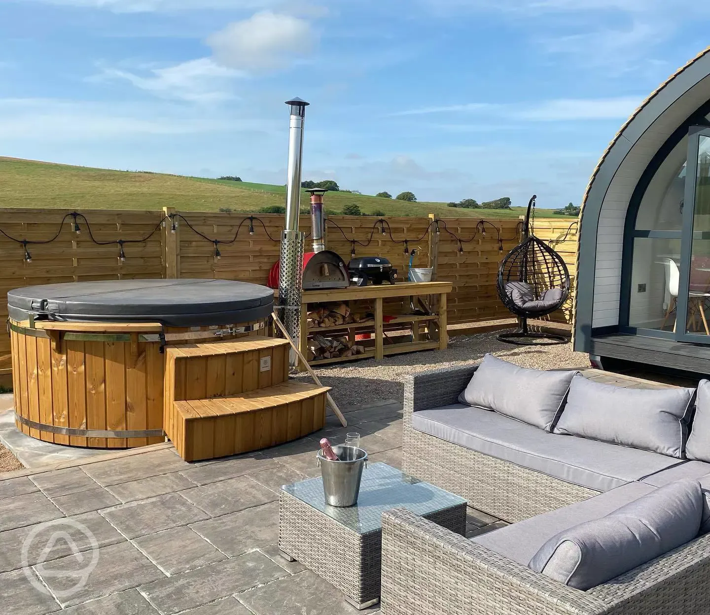 White Clover ensuite pod outdoor seating and hot tub