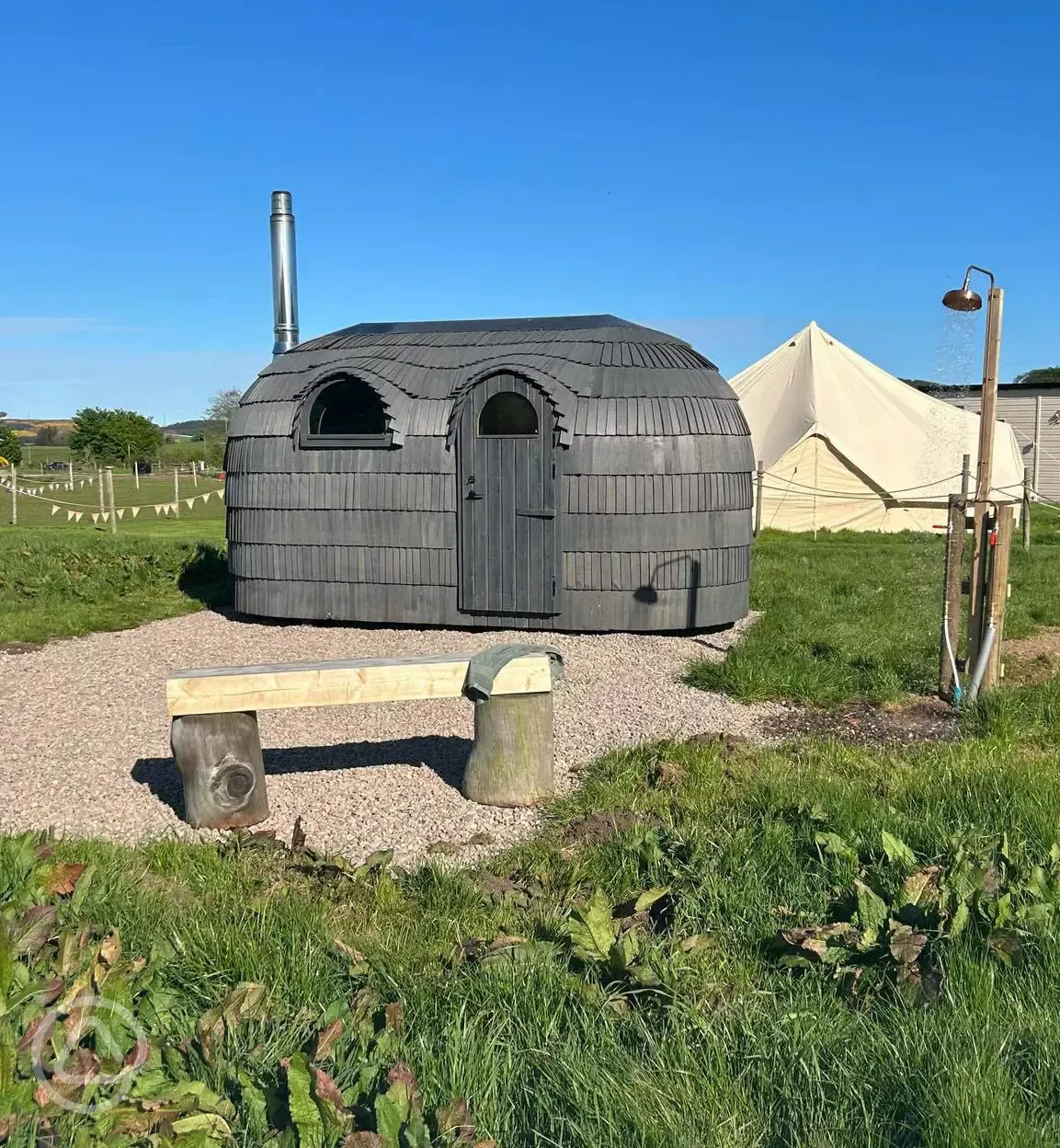 Wild Sauna and outdoor shower at Maycroft Retreat