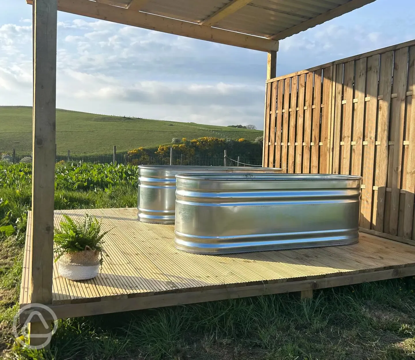 Cold dip tanks for reducing inflammation and boosting circulation