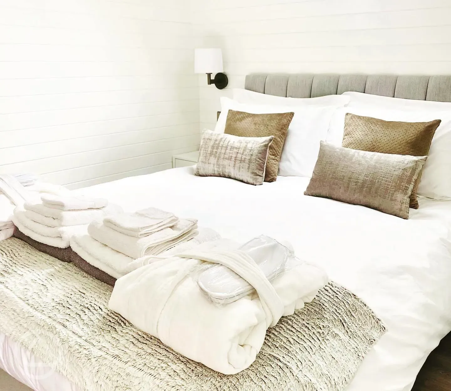 White Clover ensuite pod king size bed with towels, robes, and slippers provided White Clover ensuite pod king size bed with towels, robes, and slippers provided