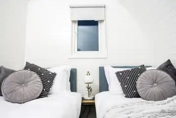 White Clover ensuite pod twin beds in a separate room (bedding provided) White Clover ensuite pod twin beds in a separate room (bedding provided)