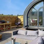 White Clover ensuite pod outdoor seating and wood-fired hot tub White Clover ensuite pod outdoor seating and wood-fired hot tub