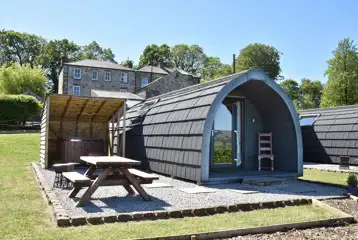 Glamping at Greendale pod with a covered wood-fired hot tub and picnic bench