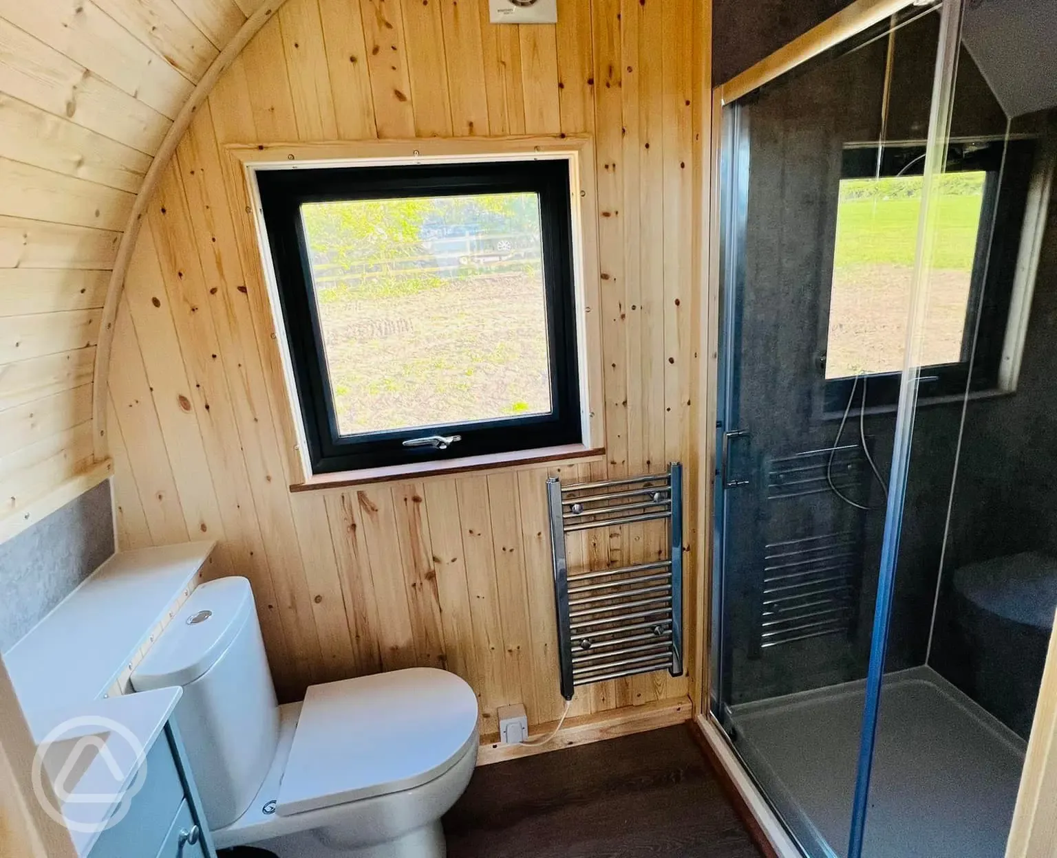 Glamping pod ensuite