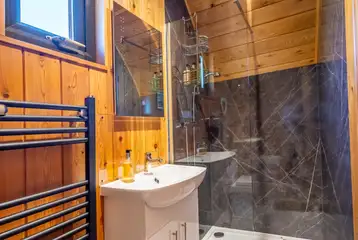 Glamping pod ensuite bathroom