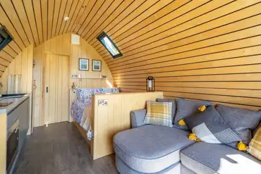 Glamping pod king size bed, sofa and kitchen (bedding provided)