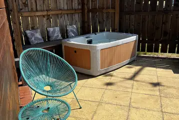 Owl pod hot tub