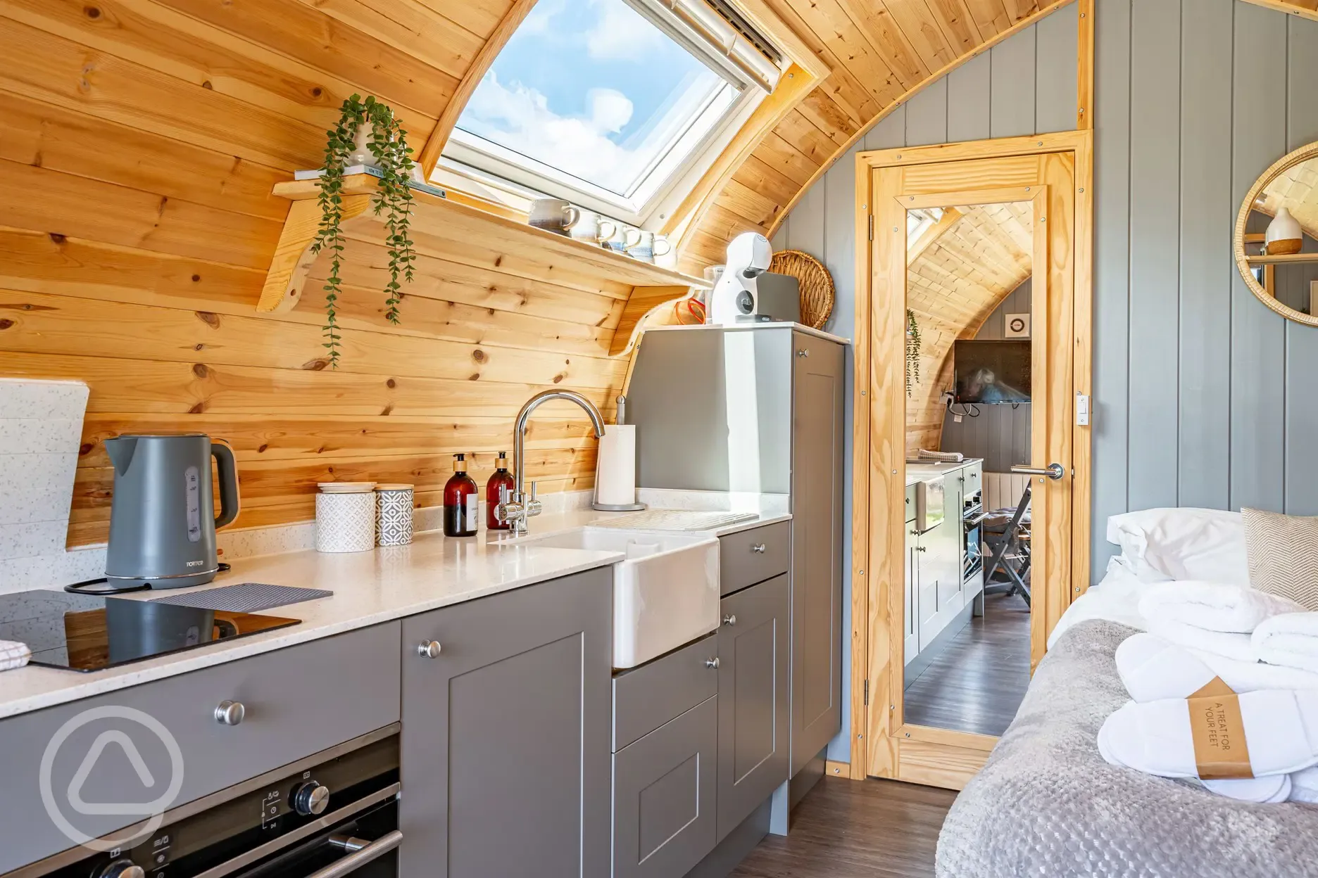 Alanna glamping pod kitchen