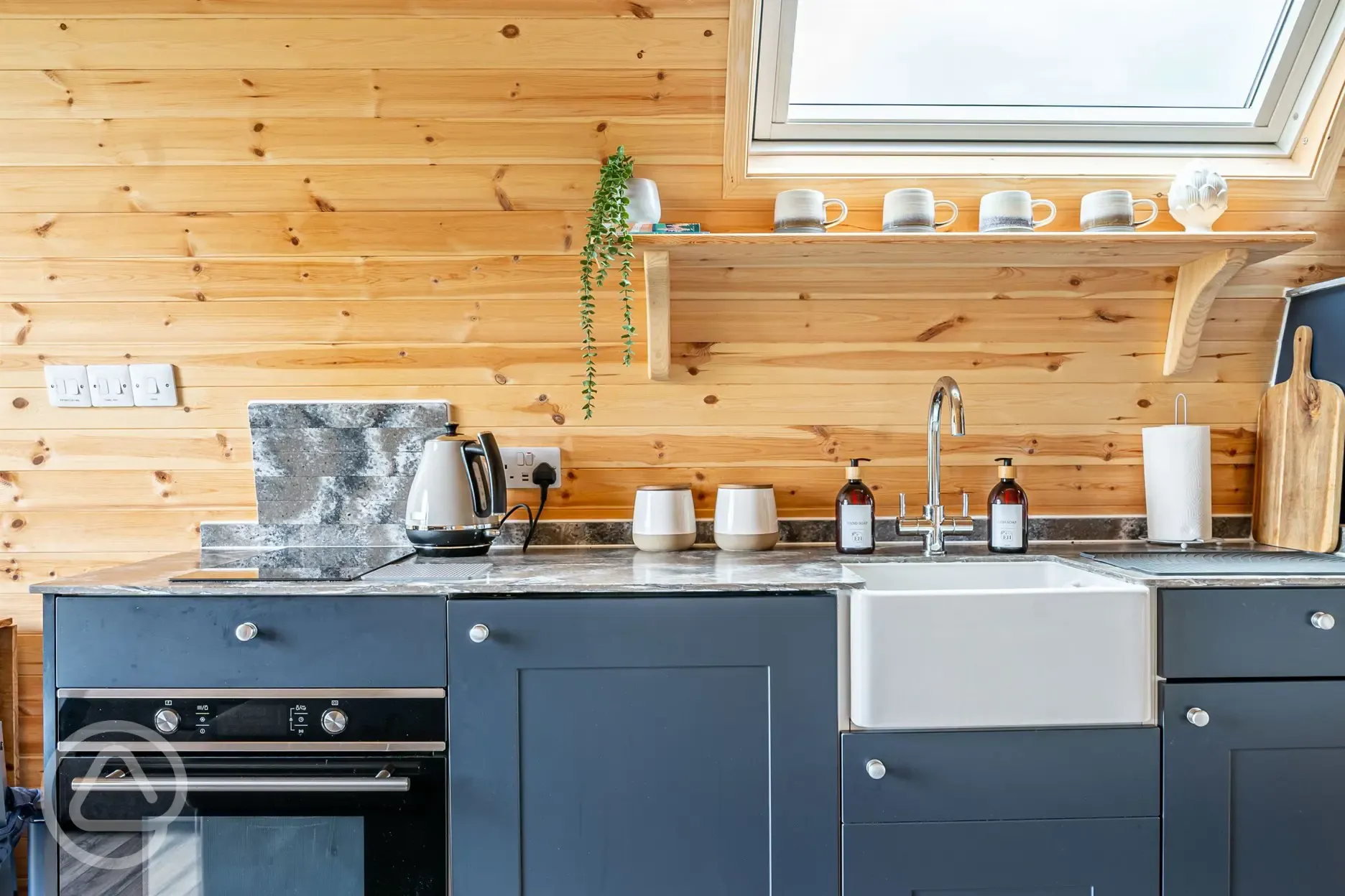 Alanna glamping pod kitchen